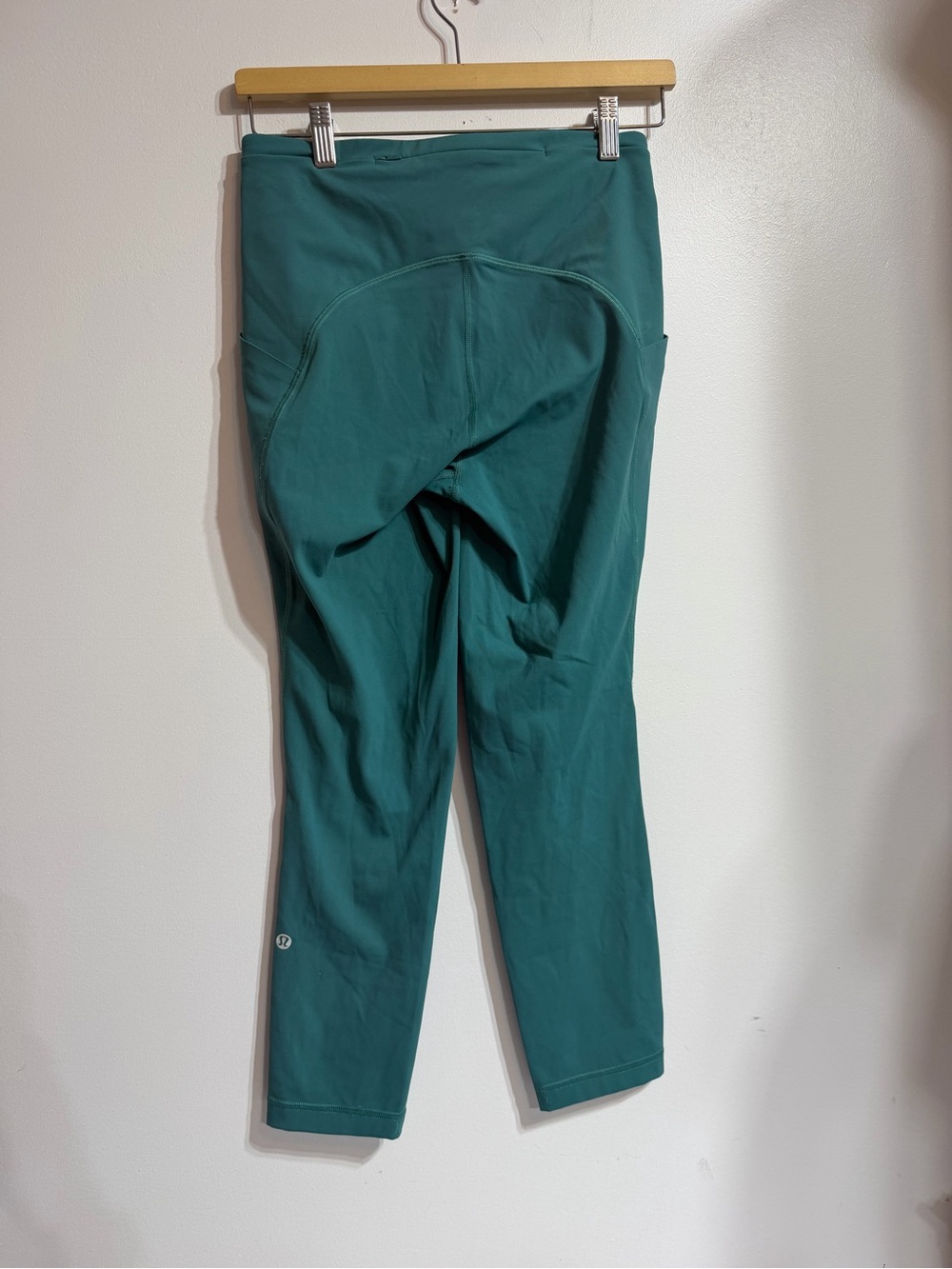 Lululemon Fast and Free Crop II 19" size 6 - Picture 3 of 6